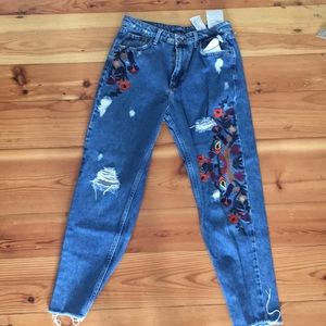 Embroidered mom jeans seize 38 euro size
